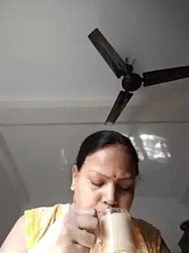 Snapshot of Arohi35 chatting on February 5, 2026, 3:33 am Arohi35 online show from February 5, 2026, 3:33 am