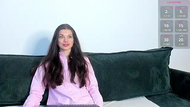 Eva McCoy online show from November 10, 2025, 12:37 pm