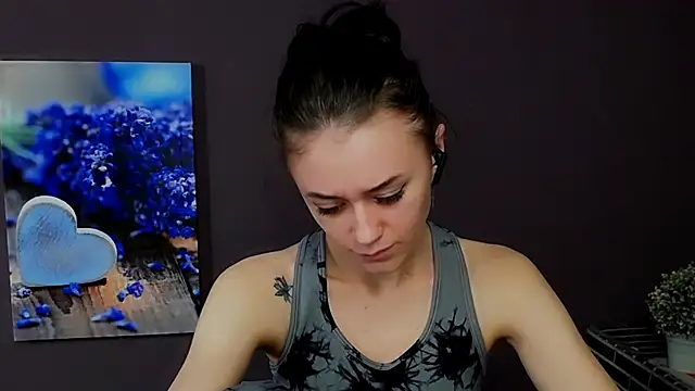 LanaTey online show from March 12, 2025, 4:02 pm