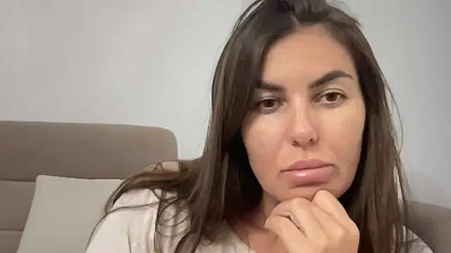 AngelinaMeov online show from October 6, 2025, 2:47 pm