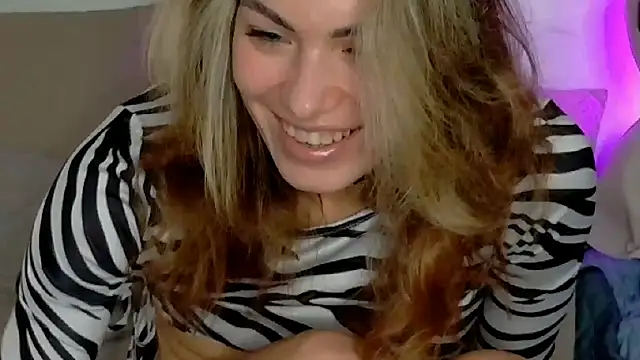 SweetDarling7 online show from December 2, 2025, 10:42 am