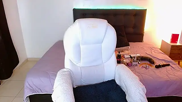 mia velvet1 online show from November 28, 2025, 11:46 am