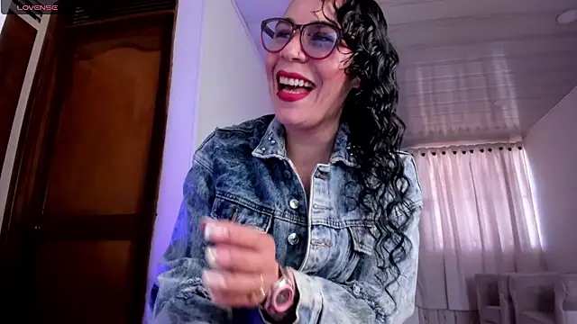 Snapshot of mia_velvet1 chatting on June 17, 2026, 2:07 pm mia velvet1 online show from June 17, 2026, 2:07 pm