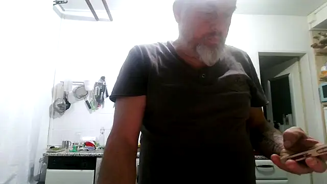Snapshot of Berg_Boy chatting on March 31, 2026, 9:15 pm Berg Boy online show from March 31, 2026, 9:15 pm