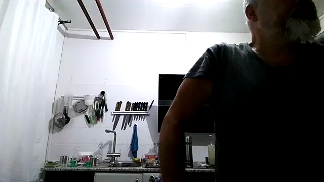 Snapshot of Berg_Boy chatting on April 1, 2026, 9:01 pm Berg Boy online show from April 1, 2026, 9:01 pm
