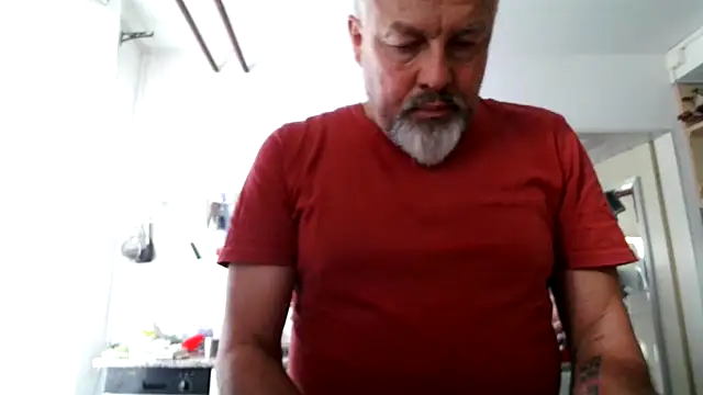 Snapshot of Berg_Boy chatting on April 7, 2026, 3:56 pm Berg Boy online show from April 7, 2026, 3:56 pm