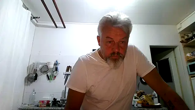 Snapshot of Berg_Boy chatting on April 19, 2026, 9:17 pm Berg Boy online show from April 19, 2026, 9:17 pm