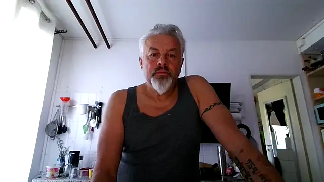 Snapshot of Berg_Boy chatting on May 16, 2026, 8:33 am Berg Boy online show from May 16, 2026, 8:33 am