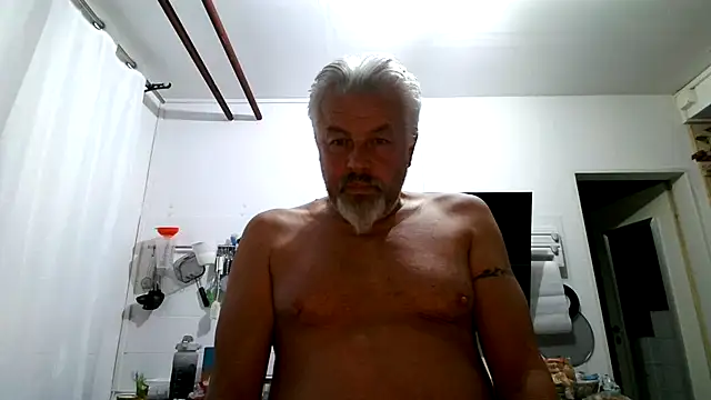 Snapshot of Berg_Boy chatting on May 24, 2026, 9:31 pm Berg Boy online show from May 24, 2026, 9:31 pm