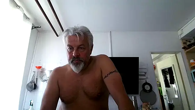 Snapshot of Berg_Boy chatting on May 28, 2026, 10:34 am Berg Boy online show from May 28, 2026, 10:34 am