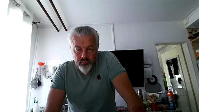 Snapshot of Berg_Boy chatting on May 30, 2026, 6:54 am Berg Boy online show from May 30, 2026, 6:54 am
