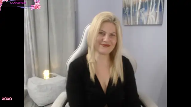 Snapshot of BellaStar84 chatting on September 22, 2025, 11:01 am BellaStar84 online show from September 22, 2025, 11:01 am