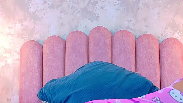 CamilaJohnston online show from November 21, 2025, 8:18 pm