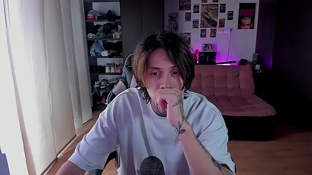 Snapshot of xIce_Boy chatting on May 13, 2026, 7:33 pm xIce Boy online show from May 13, 2026, 7:33 pm