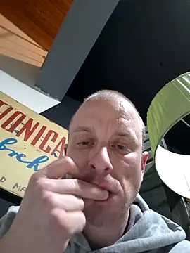 svenpfeifer online show from March 12, 2025, 3:02 am