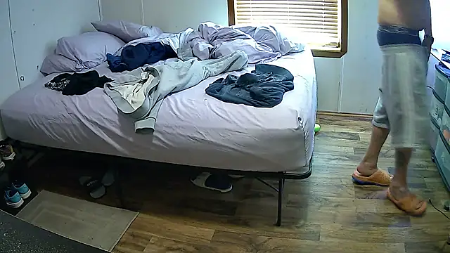 Muffdiver718 online show from March 18, 2025, 7:31 pm