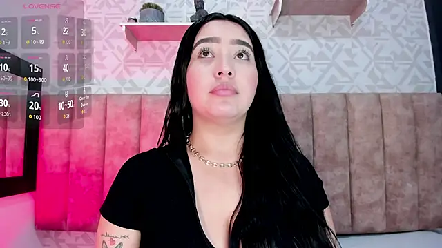 Snapshot of MelinaCruz chatting on October 6, 2025, 4:10 am MelinaCruz online show from October 6, 2025, 4:10 am