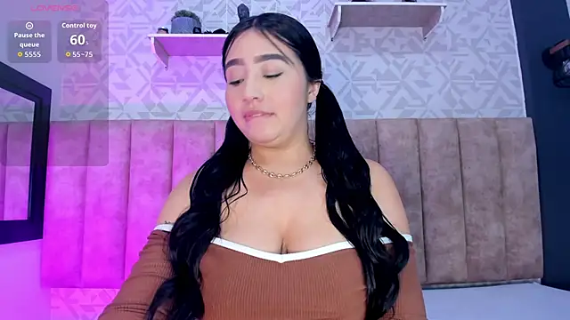 Snapshot of MelinaCruz chatting on October 10, 2025, 4:33 am MelinaCruz online show from October 10, 2025, 4:33 am