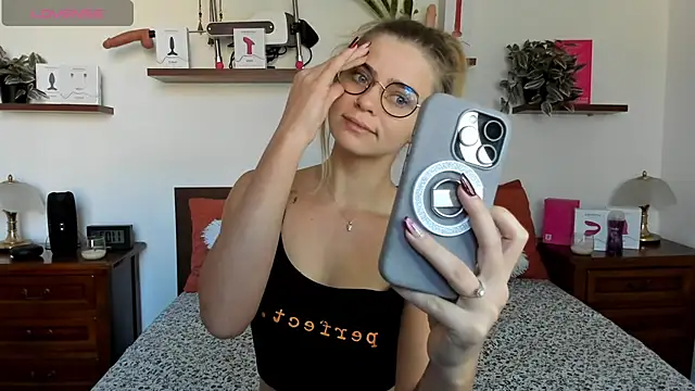 HaleyReedme online show from October 9, 2025, 9:07 am