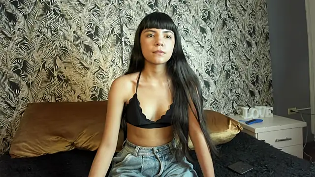 kitty-kryss online show from March 12, 2025, 5:07 pm