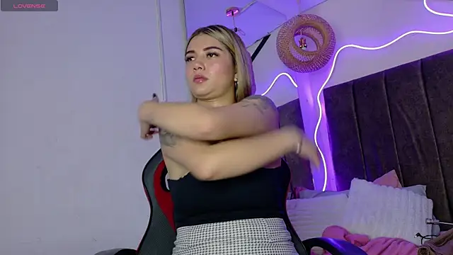 Snapshot of natasha__black chatting on September 8, 2025, 7:46 pm natasha black online show from September 8, 2025, 7:46 pm