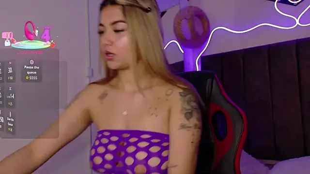 Snapshot of natasha__black chatting on September 29, 2025, 7:40 pm natasha black online show from September 29, 2025, 7:40 pm