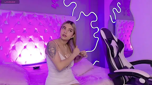 Snapshot of natasha__black chatting on October 2, 2025, 7:43 pm natasha black online show from October 2, 2025, 7:43 pm