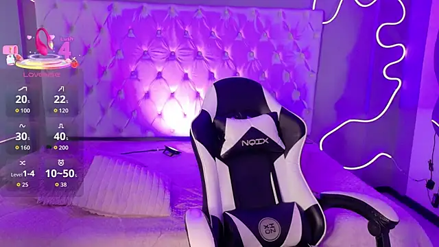 Snapshot of natasha__black chatting on October 3, 2025, 7:33 pm natasha black online show from October 3, 2025, 7:33 pm