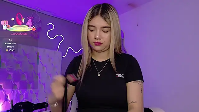 Snapshot of natasha__black chatting on November 5, 2025, 7:36 pm natasha black online show from November 5, 2025, 7:36 pm