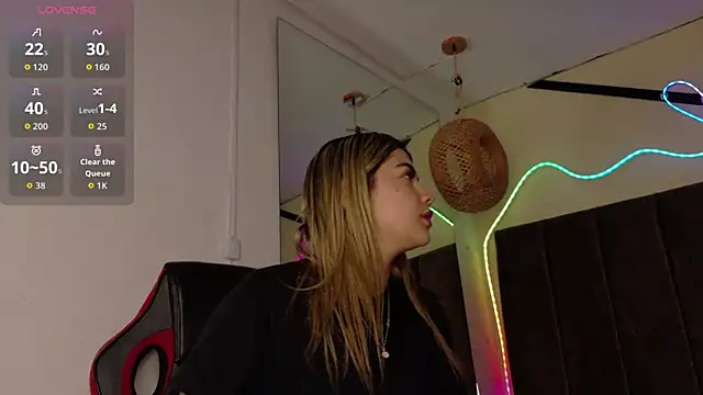 Snapshot of natasha__black chatting on November 21, 2025, 7:34 pm natasha black online show from November 21, 2025, 7:34 pm