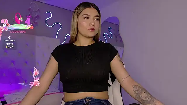 Snapshot of natasha__black chatting on December 14, 2025, 7:29 pm natasha black online show from December 14, 2025, 7:29 pm