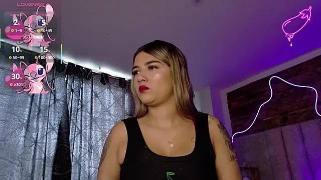 Snapshot of natasha__black chatting on December 21, 2025, 7:32 pm natasha black online show from December 21, 2025, 7:32 pm