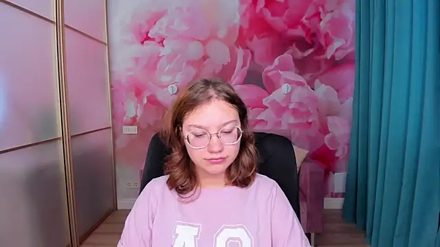 AngelinaLow online show from November 6, 2025, 12:28 pm