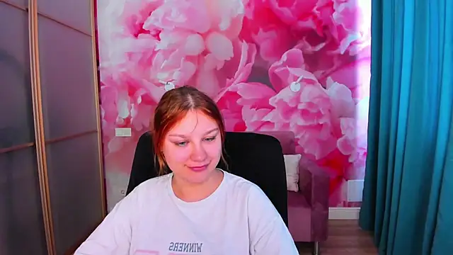 AngelinaLow online show from May 15, 2026, 11:28 am