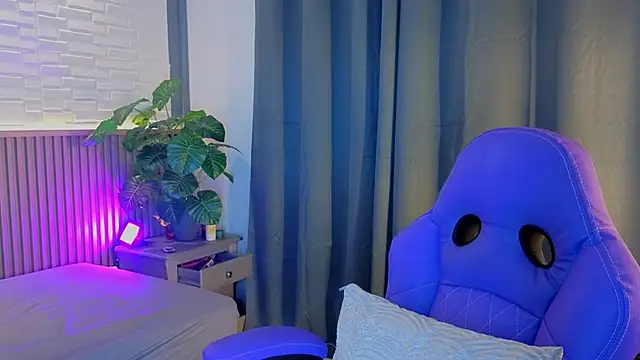 TiffanyWalk online show from October 10, 2025, 10:47 am