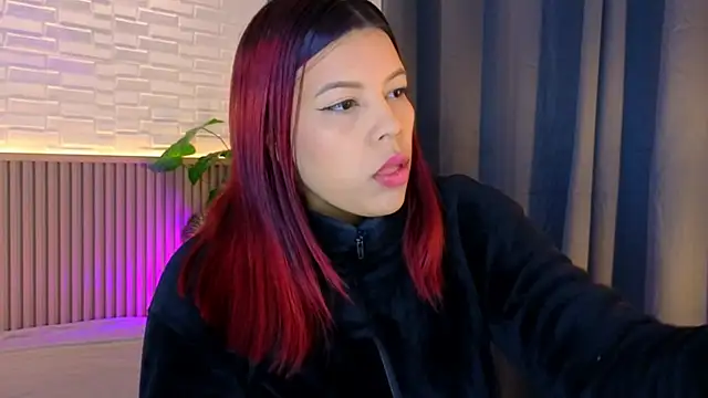 TiffanyWalk online show from November 11, 2025, 10:48 am