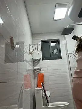 Snapshot of aa520uv chatting on February 7, 2026, 12:09 pm aa520uv online show from February 7, 2026, 12:09 pm