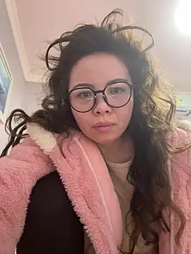 Snapshot of aa520uv chatting on February 16, 2026, 1:02 am aa520uv online show from February 16, 2026, 1:02 am