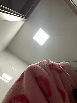 Snapshot of aa520uv chatting on February 24, 2026, 1:25 am aa520uv online show from February 24, 2026, 1:25 am