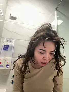 Snapshot of aa520uv chatting on February 26, 2026, 2:43 am aa520uv online show from February 26, 2026, 2:43 am