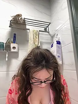 Snapshot of aa520uv chatting on March 23, 2026, 2:37 am aa520uv online show from March 23, 2026, 2:37 am