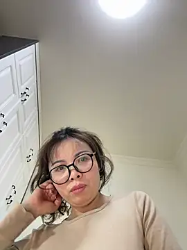 Snapshot of aa520uv chatting on April 8, 2026, 2:06 pm aa520uv online show from April 8, 2026, 2:06 pm