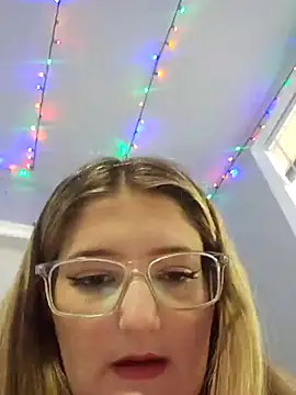 eyesthatsparkle22 online show from September 18, 2025, 7:49 pm