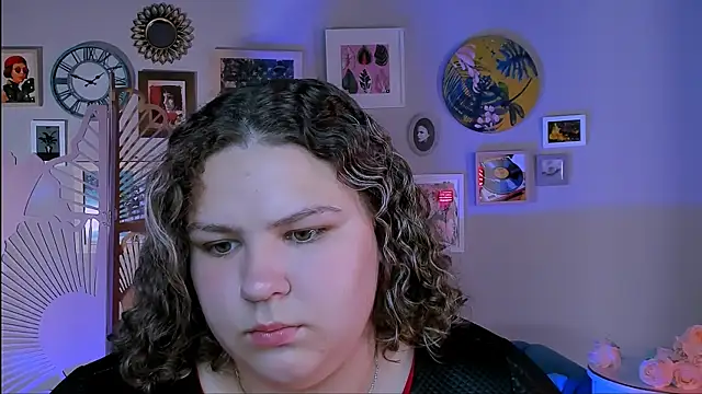 FlorenceAnderson online show from September 16, 2025, 8:59 am