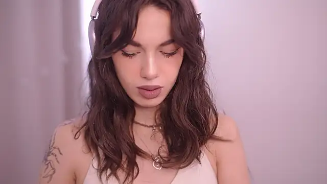 Snapshot of mystica_ chatting on October 9, 2025, 10:02 am mystica online show from October 9, 2025, 10:02 am