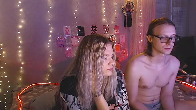 Your Horny Friends online show from April 19, 2026, 2:49 pm