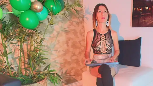 EmmaReyez online show from March 15, 2025, 12:24 pm