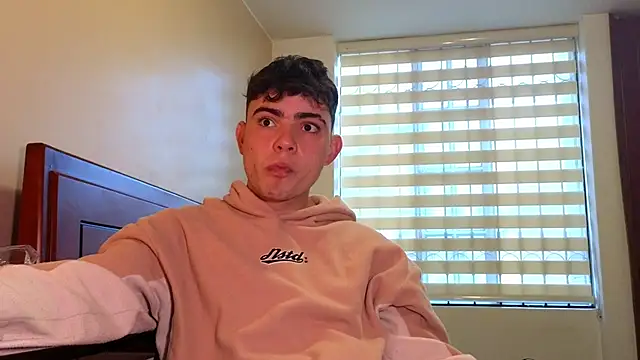 Snapshot of lukeboyce33 chatting on September 15, 2025, 10:21 pm lukeboyce33 online show from September 15, 2025, 10:21 pm