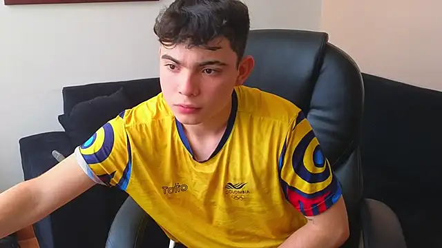 Snapshot of lukeboyce33 chatting on September 23, 2025, 4:43 pm lukeboyce33 online show from September 23, 2025, 4:43 pm