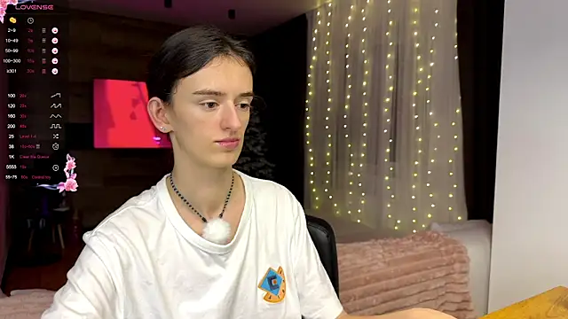 Snapshot of TwinTemptations chatting on December 2, 2025, 9:32 pm TwinTemptations online show from December 2, 2025, 9:32 pm